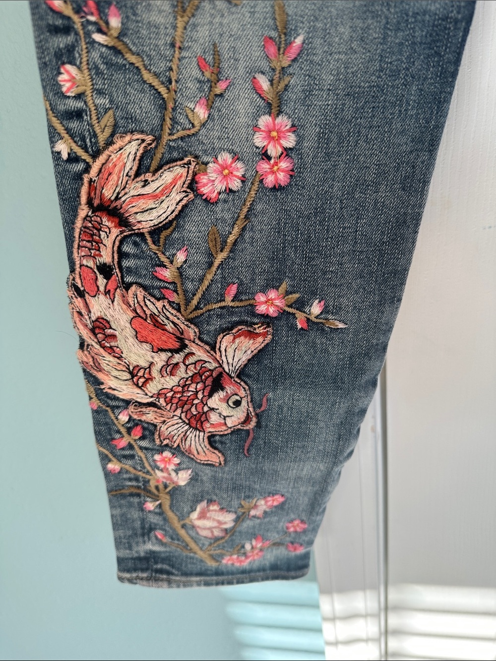 Driftwood Women's Embroidered Denim Jeans Marilyn Koi from Sundance size 28 - Picture 6 of 10